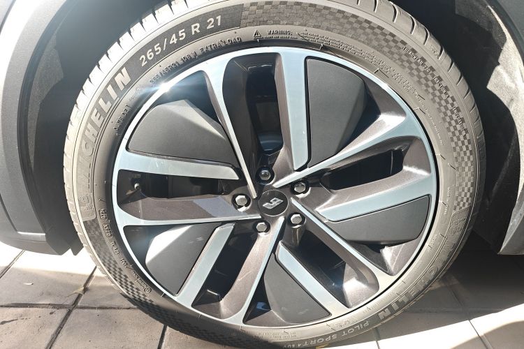 理想汽车 理想L9 2024款 Ultra车身外观6007