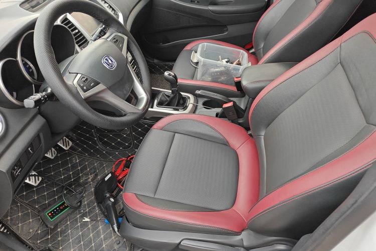 长安 逸动 2015款 1.6L 手动俊酷型 国V中控内饰19