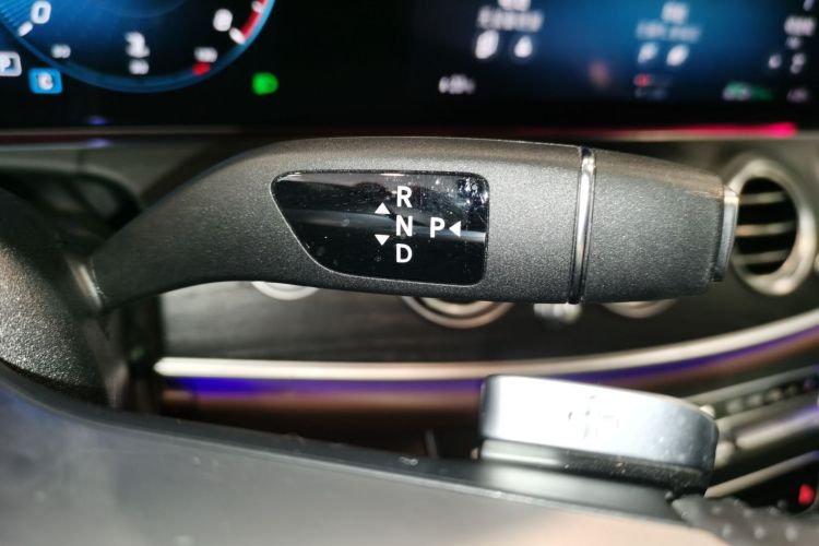 奔驰E级(进口) 2023款 改款 E 260 时尚型运动版局部细节18