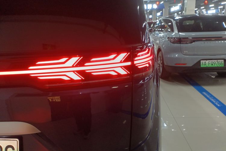 腾势D9 2022款 DM-i 970 四驱旗舰型车身外观9