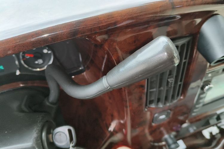 GMC SAVANA 2014款 5.3L 四驱领袖版中控内饰18