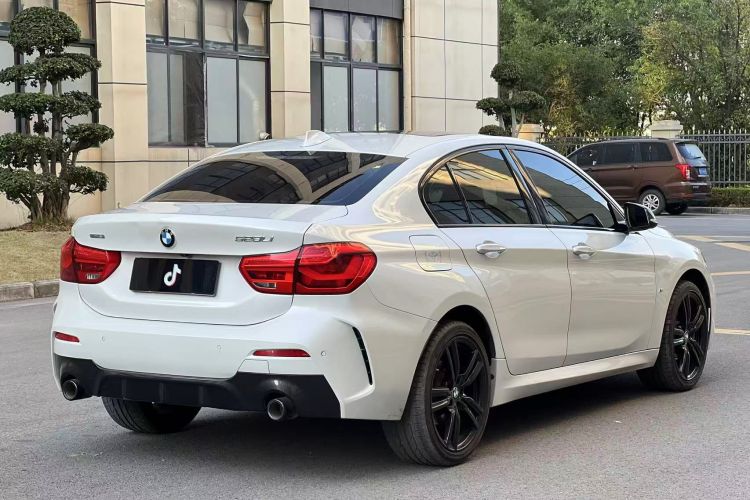 宝马1系 2021款 改款 125i M运动曜夜版车身外观7