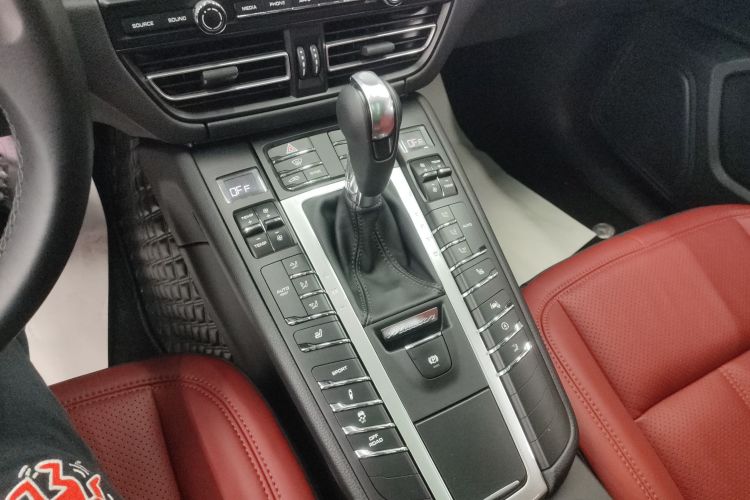 保时捷 2021款 Macan 2.0T中控内饰18