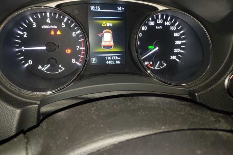 日产 奇骏 2014款 2.5L CVT至尊版 4WD中控内饰15