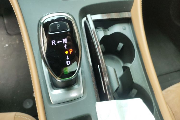 别克 君越 2016款 28T 豪华型中控内饰18