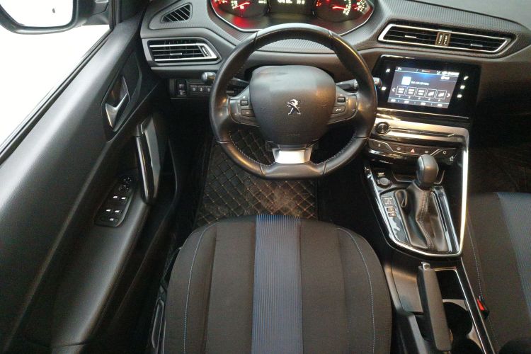 标致308 2019款 230THP 自动豪华版 国V中控内饰13