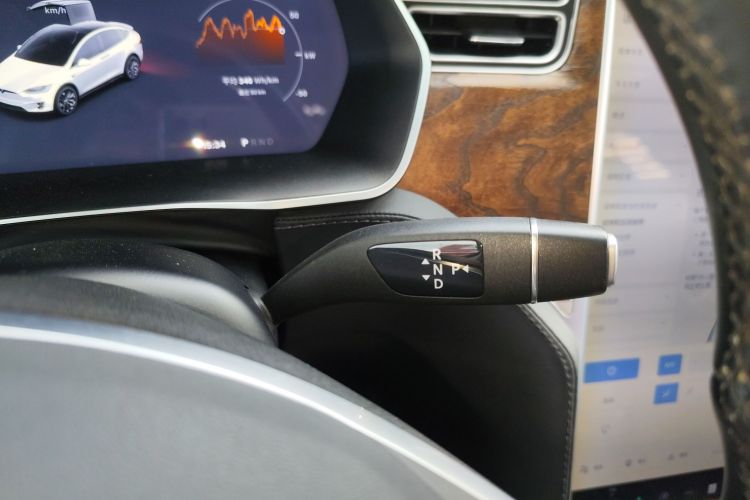 特斯拉 2016款 Model X 75D中控内饰18