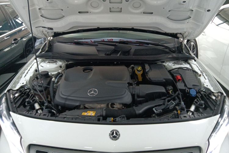 奔驰GLA 2018款 GLA 200 时尚型机舱底盘24