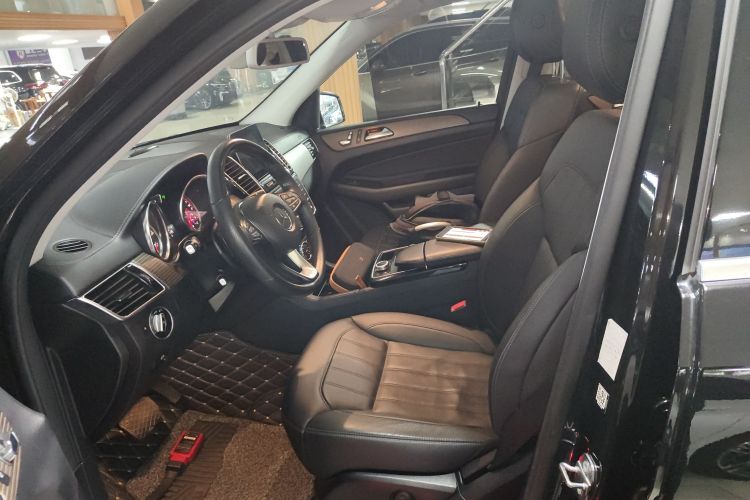 奔驰GLE 2018款 GLE 320 4MATIC 动感型臻藏版中控内饰19