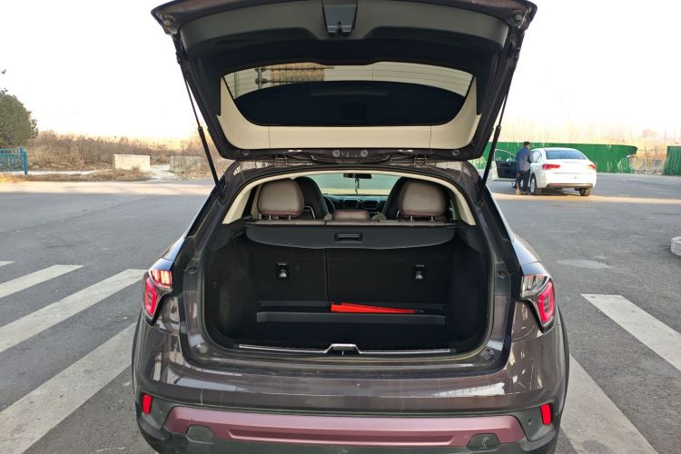 领克02 2021款 1.5TD DCT两驱耀Plus机舱底盘23