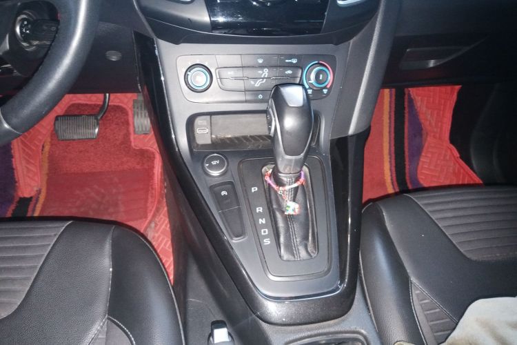 福特 福克斯 2020款 两厢经典 1.5L 自动风尚型局部细节18