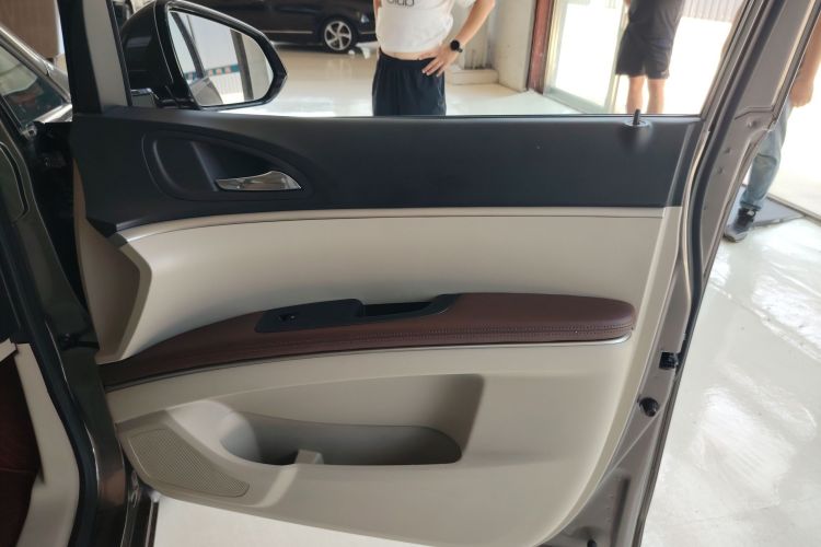 别克GL8 2017款 25S 豪华型 国V中控内饰7005