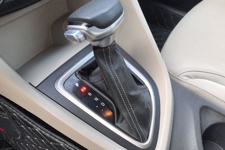 别克 英朗 2015款 15N 自动精英型中控内饰18