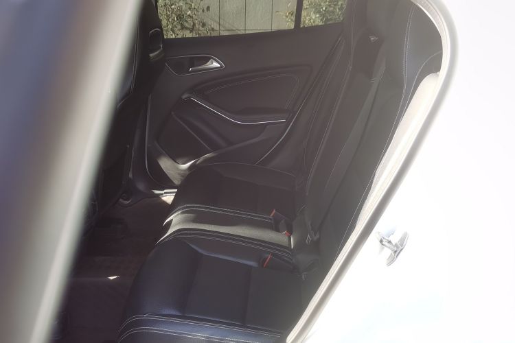 奔驰GLA 2018款 GLA 200 时尚型中控内饰21