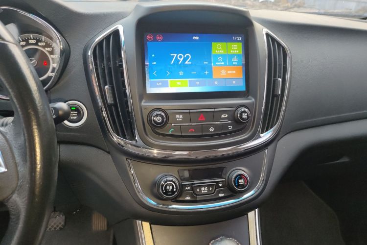 宝骏560 2016款 1.8L iAMT豪华型中控内饰16