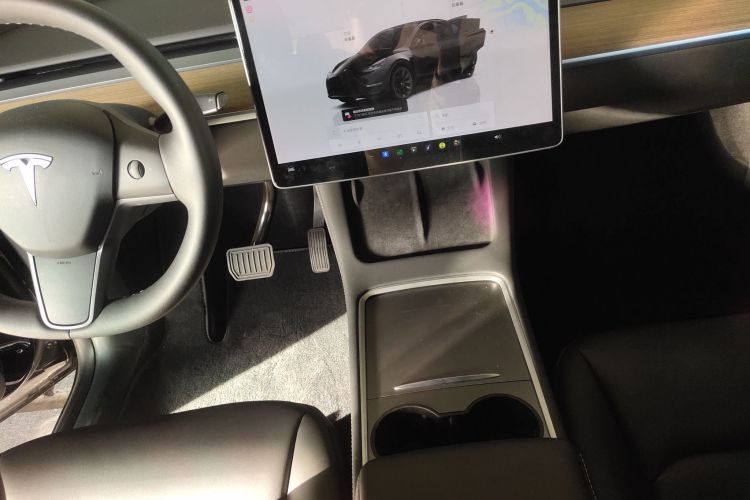 特斯拉 Model Y 2022款 长续航全轮驱动版中控内饰18