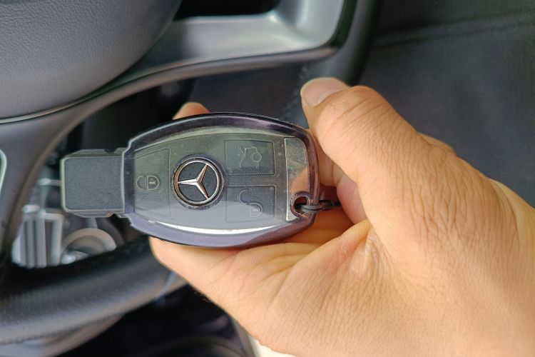 奔驰C级 2018款 C 200 L 运动版中控内饰7001