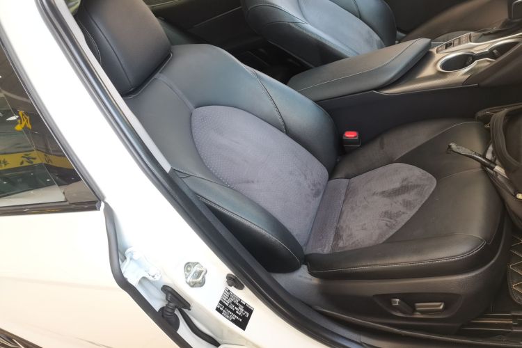 丰田 凯美瑞 2021款 2.0S 锋尚版局部细节41