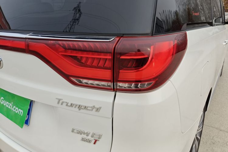 广汽传祺 传祺M8 2018款 320T 尊贵版车身外观9