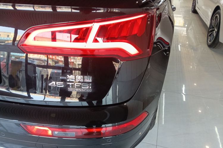 奥迪Q5L 2018款 45 TFSI 尊享时尚型 国VI车身外观9