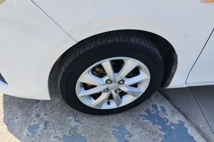 丰田 YARiS L 致炫 2014款 1.5G 自动炫动版车身外观6002