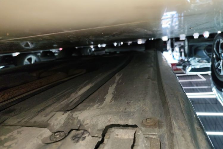 宝马7系 2018款 730Li 领先型 M运动套装局部细节9001