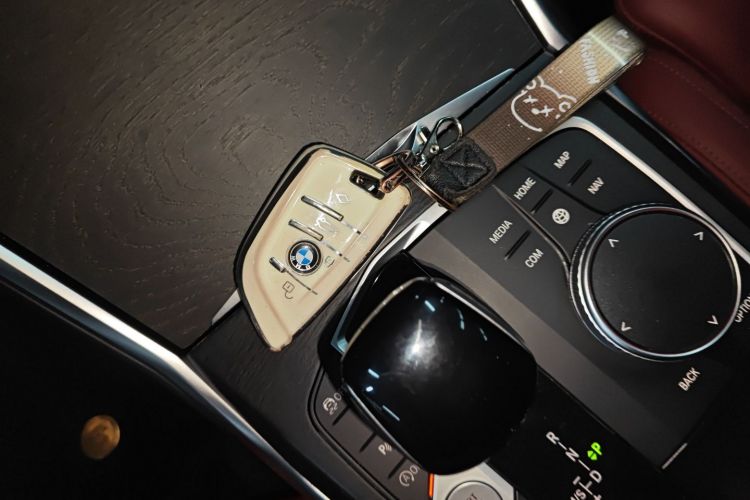 宝马3系 2022款 改款 325i M运动套装中控内饰11