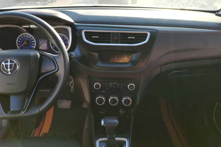 中华V3 2016款 1.5L 自动舒适型中控内饰16