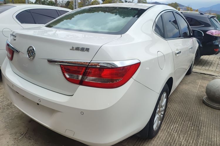 别克 英朗 2013款 GT 1.6L 自动时尚版车身外观9