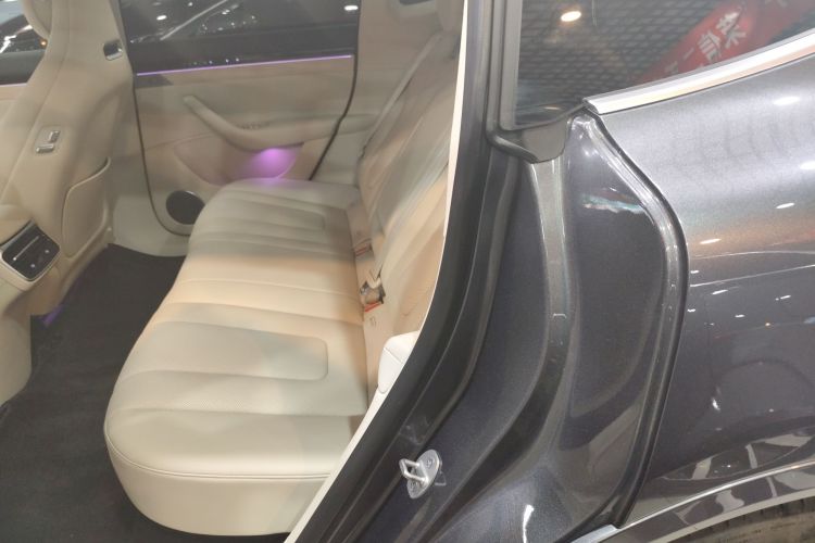 鸿蒙智行 智界R7 2025款 增程 251km Pro中控内饰7004