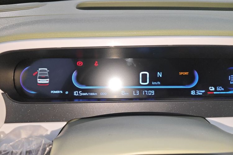 吉利银河 2025款 210km 熊猫骑士中控内饰14