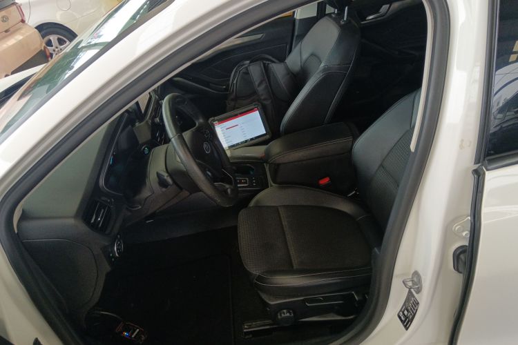 福特 福克斯 2020款 三厢 EcoBoost 180 自动锋潮型中控内饰19