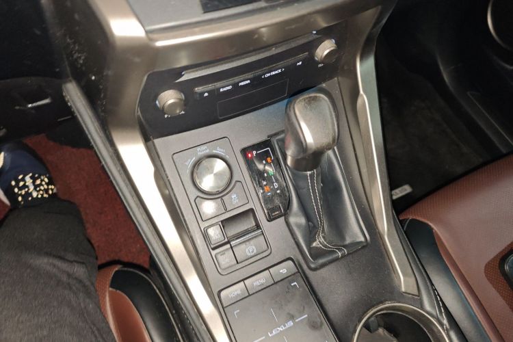 雷克萨斯NX 2017款 200 前驱 锋行版中控内饰18