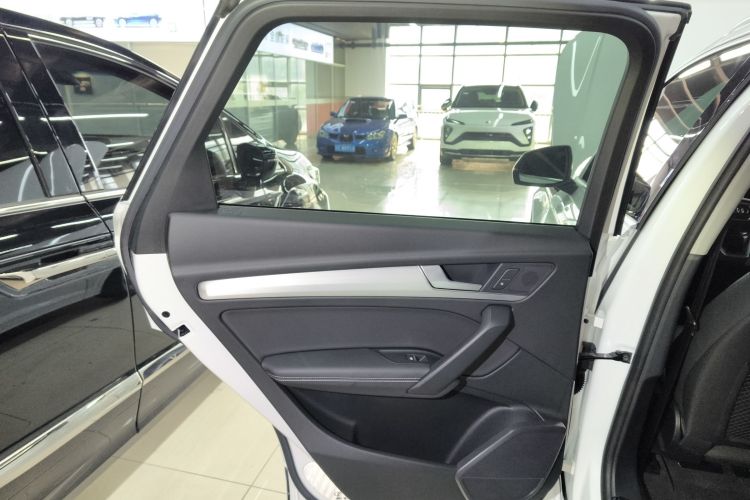 奥迪Q5L 2020款 改款 40 TFSI 荣享时尚型中控内饰7008