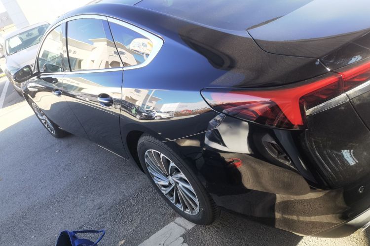 别克 君越 2023款 28T 越尊版车身外观4