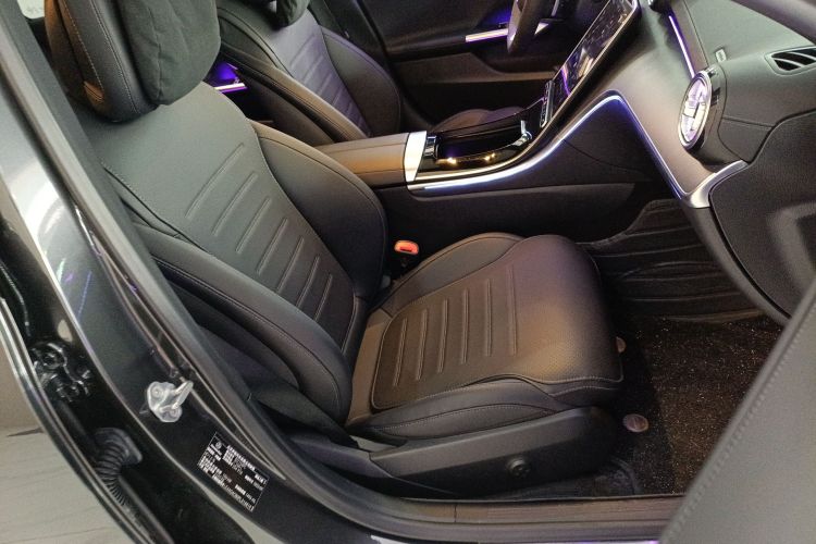 奔驰C级 2023款 改款二 C 260 L 运动版局部细节41