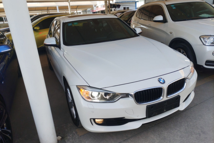 宝马3系 2015款 320i 时尚型车身外观3