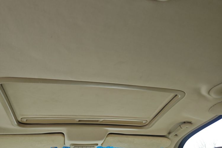 别克GL8 2006款 陆尊 3.0L CT 舒适版中控内饰22