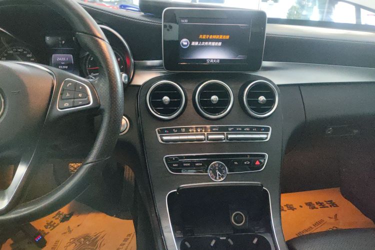 奔驰C级 2017款 改款 C 180 L 时尚型运动版中控内饰16