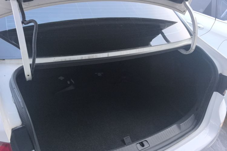 别克 英朗 2018款 18T 自动旗舰型机舱底盘23