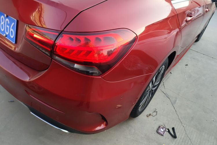 奔驰A级 2019款 改款 A 180 L 运动轿车车身外观9