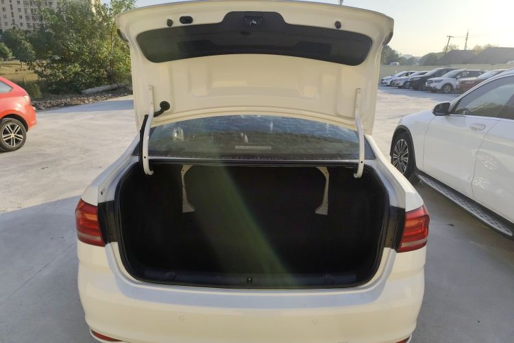 大众 朗逸 2017款 1.6L 自动舒适版机舱底盘23