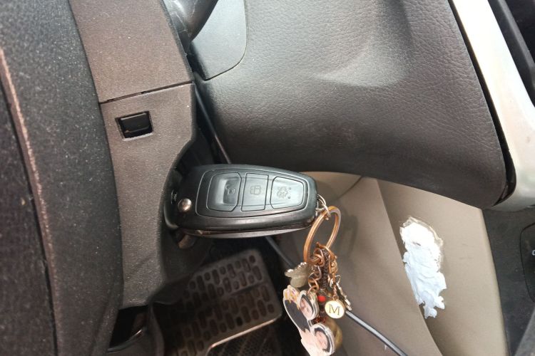 福特 福克斯 2015款 三厢 1.6L 手动舒适型中控内饰7001