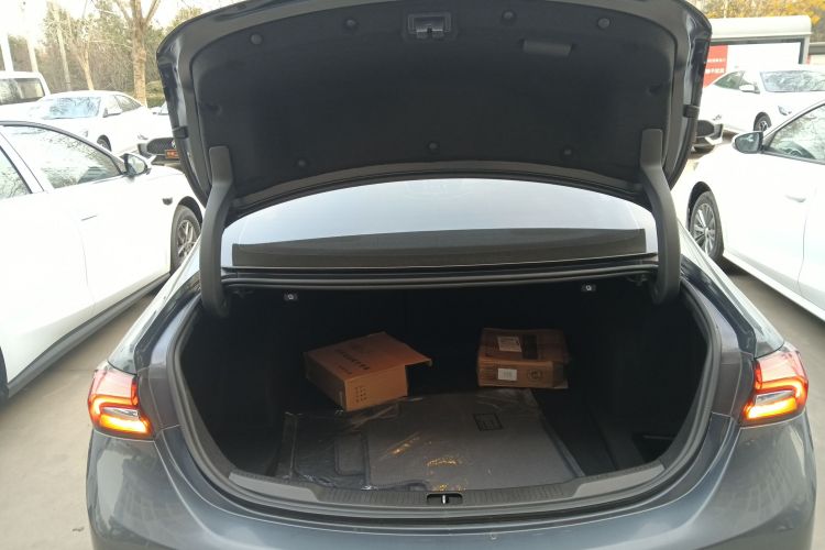 别克 君越 2020款 652T 豪华型机舱底盘23