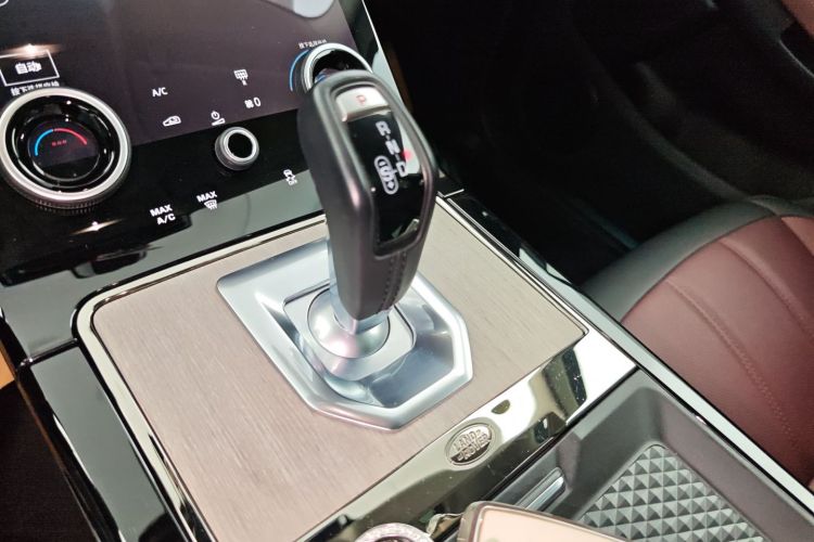 路虎 揽胜极光 2022款 极光L 249PS R-Dynamic 豪华版中控内饰18