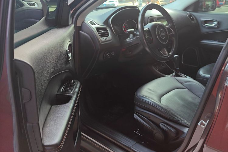 Jeep 指南者 2017款 200T 自动家享版中控内饰7003