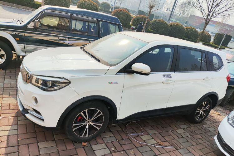 SWM斯威汽车 SWM斯威X7 2020款 2.0L 手动冠军版 7座车身外观4