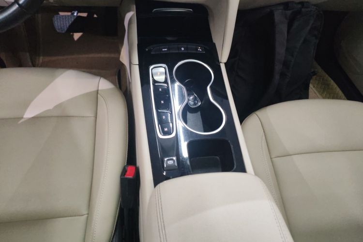 别克 君威 2020款 552T 精英型中控内饰18