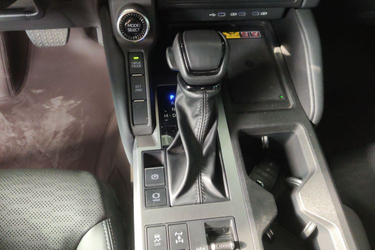 丰田 普拉多 2024款 2.4T 全能TX版 5座中控内饰18