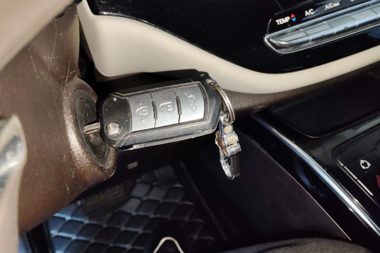 广汽传祺 传祺M6 2019款 270T DCT精英版（七座）国VI中控内饰7001